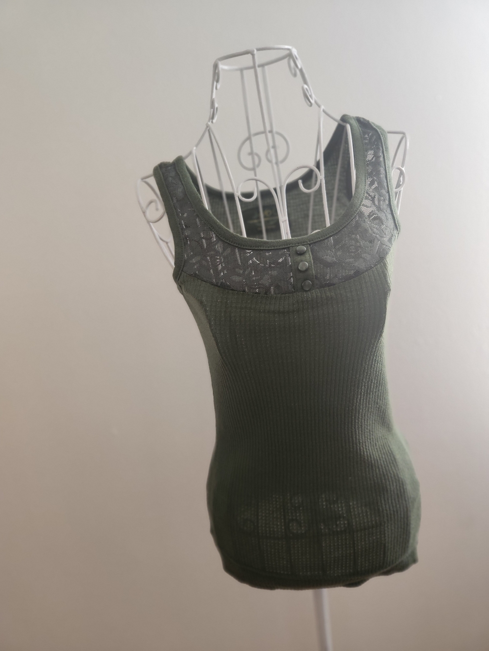 Vintage Y2K SO Olive Green Lace Trim Ribbed Henley Tank Top Large